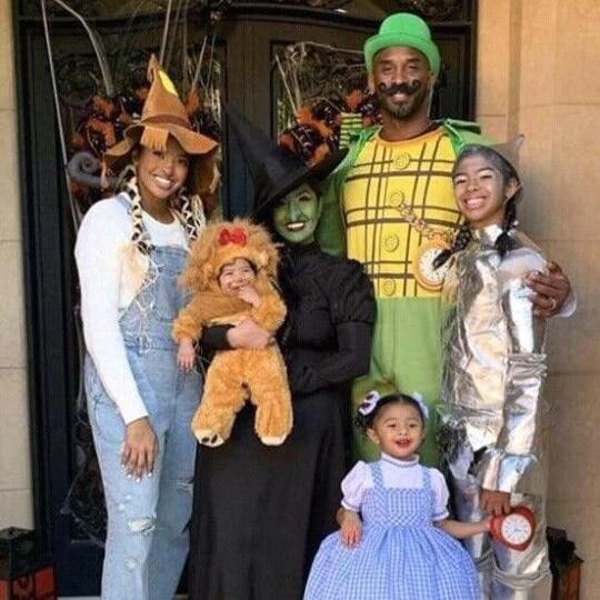 FamilIa Bryant Halloween 2019