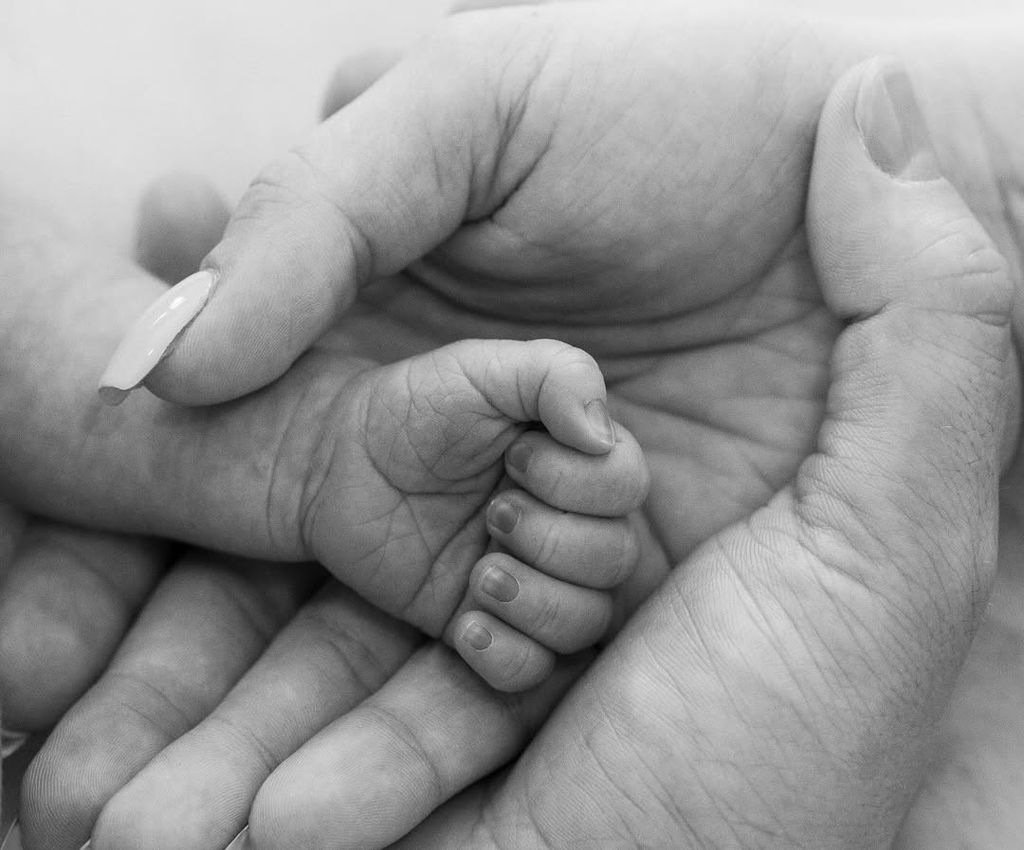 La tierna imagen que ha compartido Gina para anunciar el nacimiento de su hija