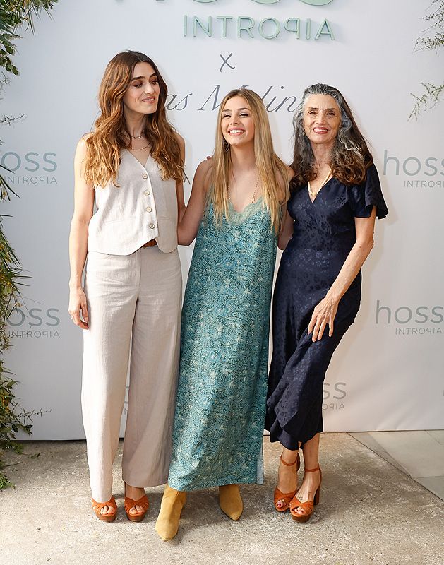 Angela y Olivia Molina con María Blakstad