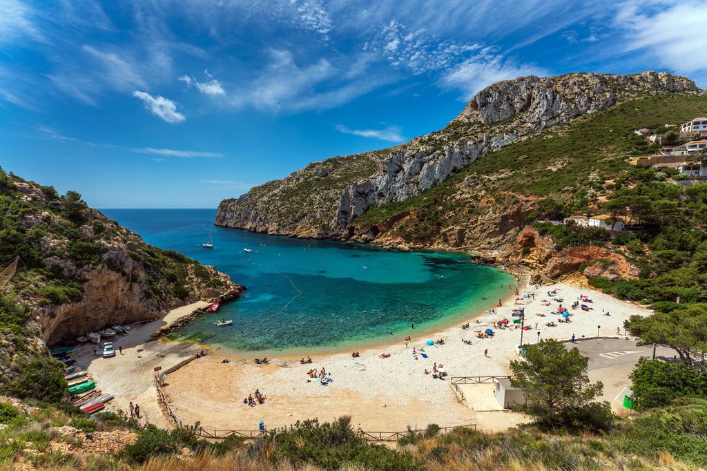 Cala de la Granadella, Jávea, entre las playas más bonitas de España para el verano 2025
