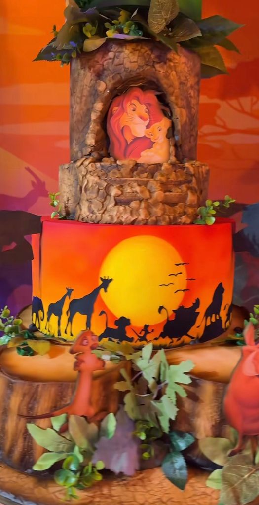 Este fue el majestuoso pastel de Marquitos, decorado con motivos de 'El Rey León'.