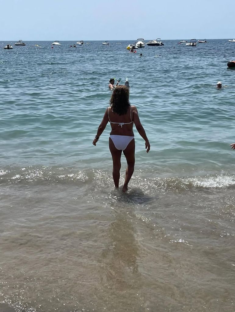 Lolita Flores en bikini