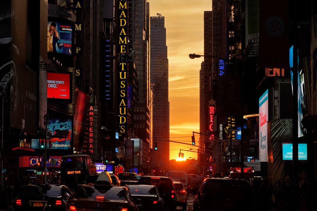 Las calles 14, 23, 34, 42 y 57 son algunos de los puntos más famosos para contemplar Manhattanhenge al atardecer