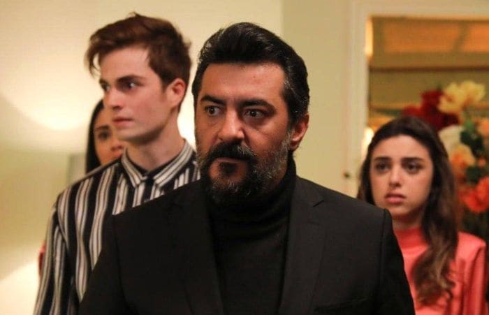 Akif hace la vida imposible a los Eren en 'Hermanos'