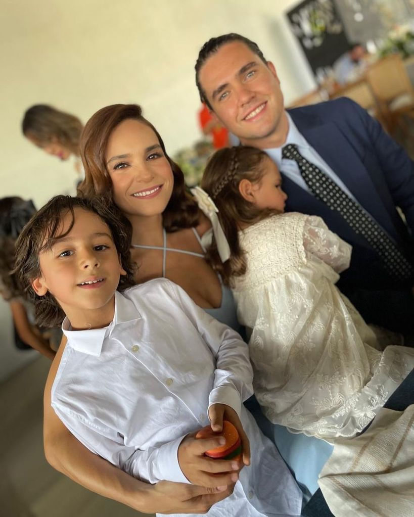 Tania Rincón se va de fiesta con sus hijos y su novio Pedro Pereyra ...