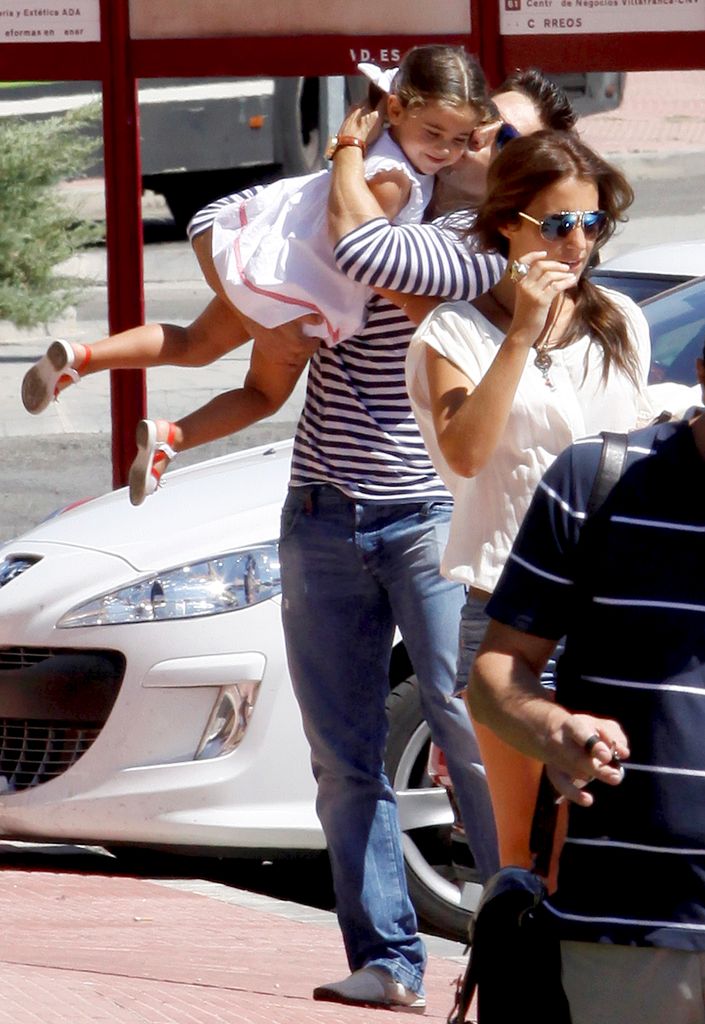 David Bustamante con su hija Daniella en brazos el 8 de septiembre de 2011 en Madrid   