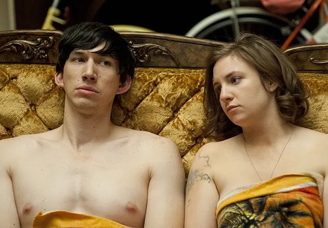 Una de los episodios más reveladores que Dunham relata en sus memorias tuvo que ver con el rodaje de la primera escena íntima entre ella y Driver