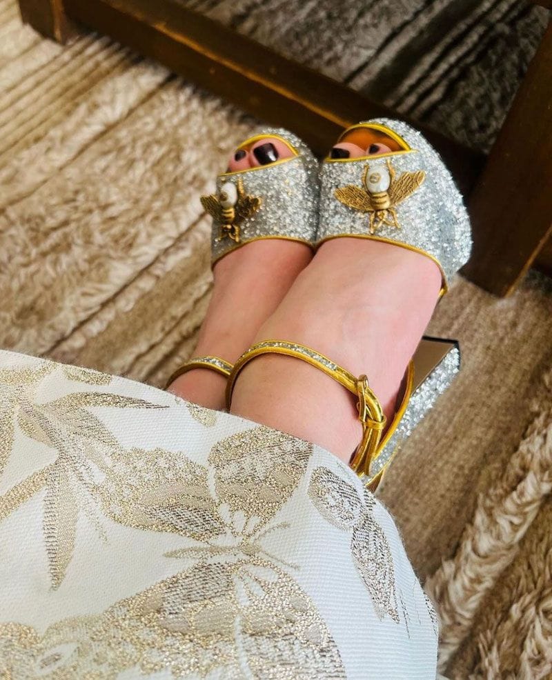 Jennifer Lopez se inspira en Rania y la reina Letizia para su último look de Navidad
