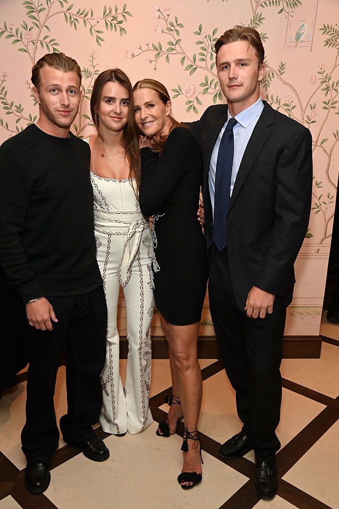 India Hicks con tres de sus cinco hijos: Amory Flint Wood (26), Domino Flint Wood (18) y Conrad Flint Wood (22)