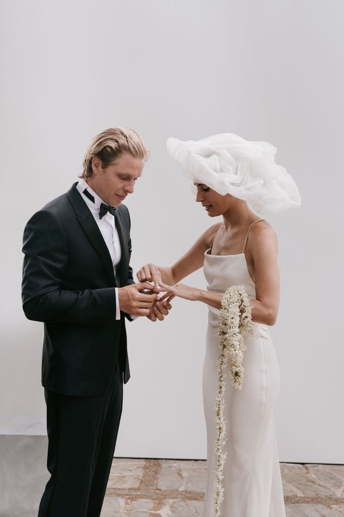 Gala González vestido de novia Sybilla