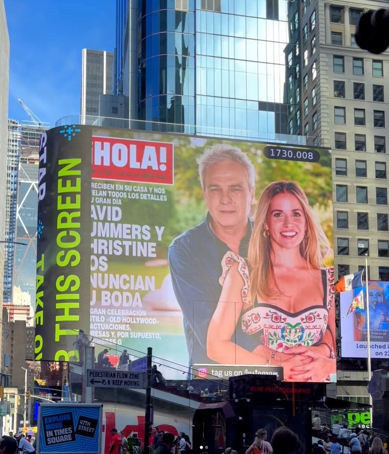 Times Square, iluminado con la portada de ¡HOLA!