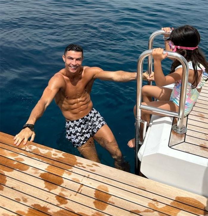 Cristiano Ronaldo y Georgina Rodríguez presumen de cuerpazos en Cerdeña