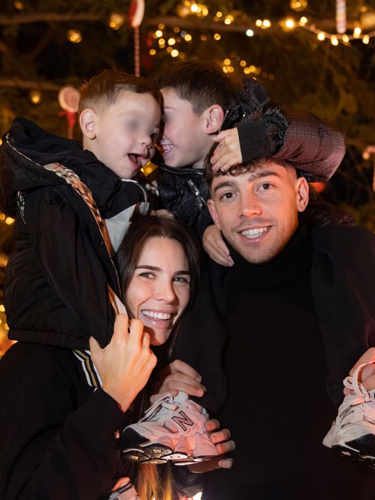 La pareja con sus dos hijos