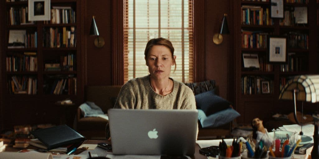 Aggie Wiggs es una aclamada escritora que, tras la muerte de su hijo pequeño, no es la sombre de lo que era
