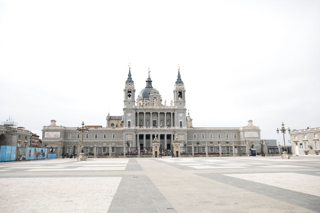 Ambiente del Palacio Real por la llegada del Papa