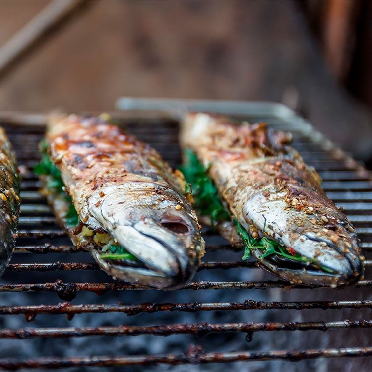 Caballas asadas con hierbas aromáticas