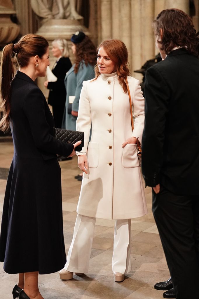Geri Halliwell vistiendo de blanco, su color favorito. 
