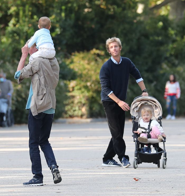 Ernesto de Hannover con su familia en El Retiro