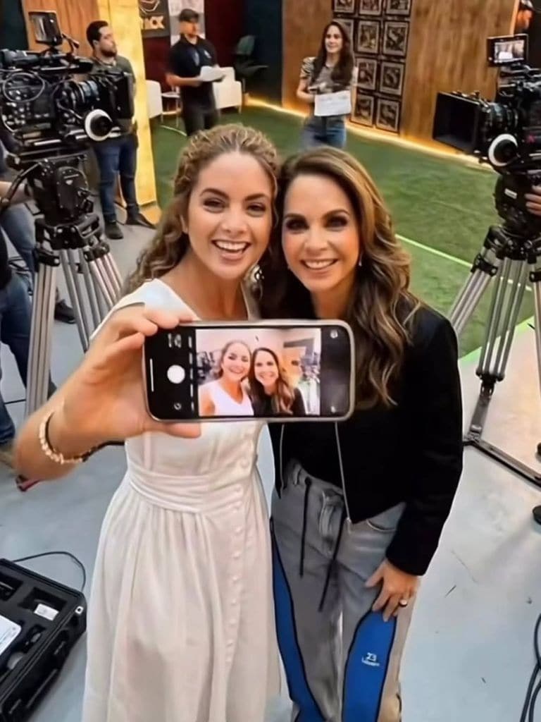 Lucero junto a 'Margarita' de 'Los Parientes Pobres'