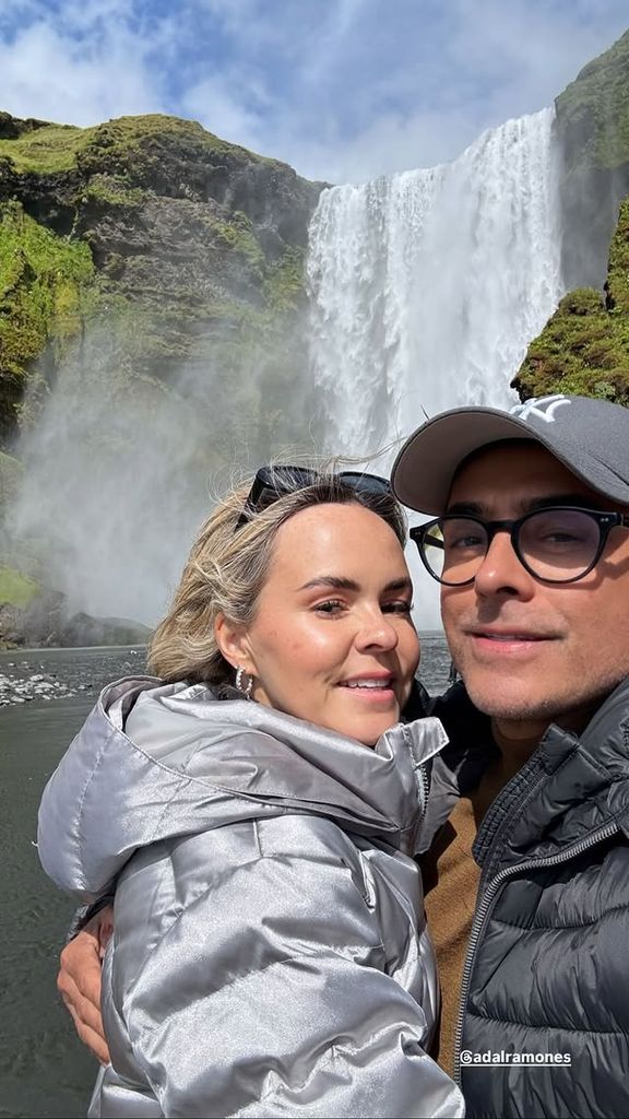 Adal Ramones y su esposa, Karla de la Mora