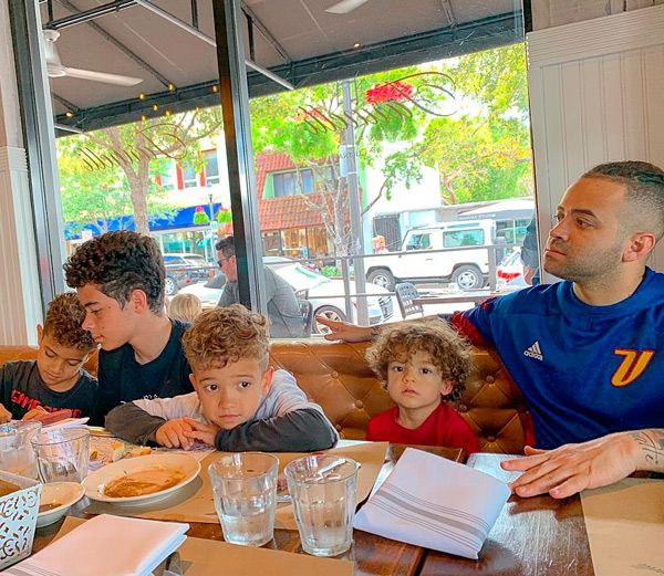Nacho Mendoza y su familia