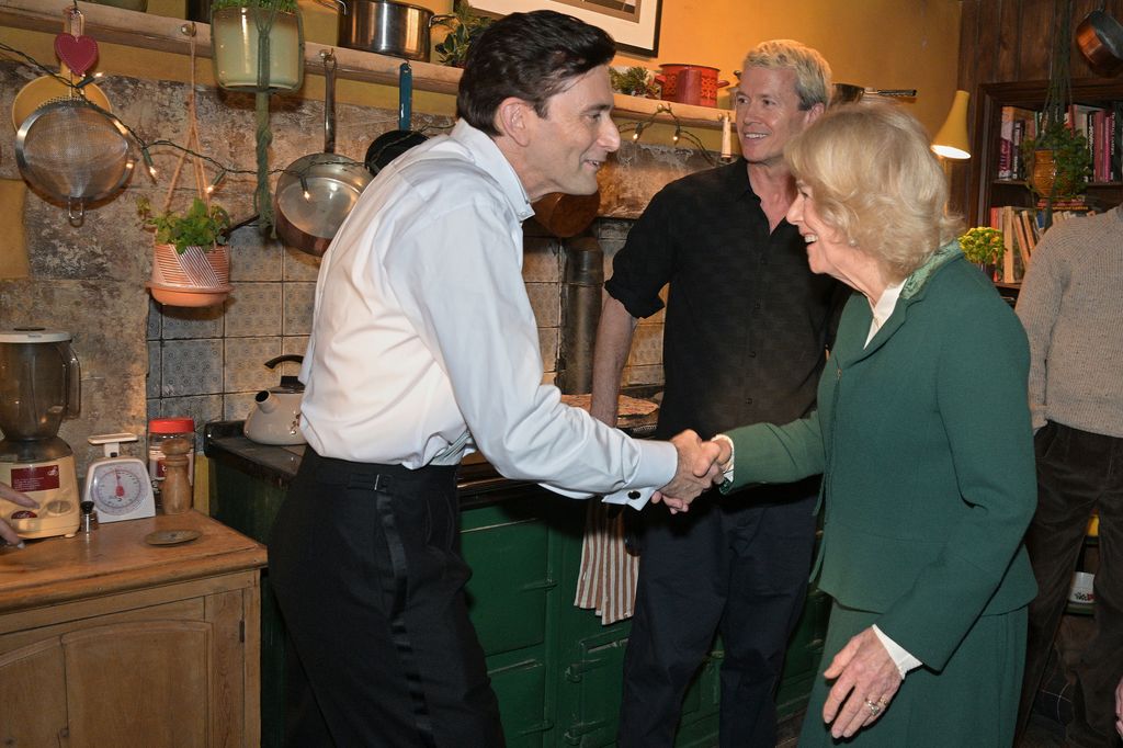 La Reina saluda a David Tennant