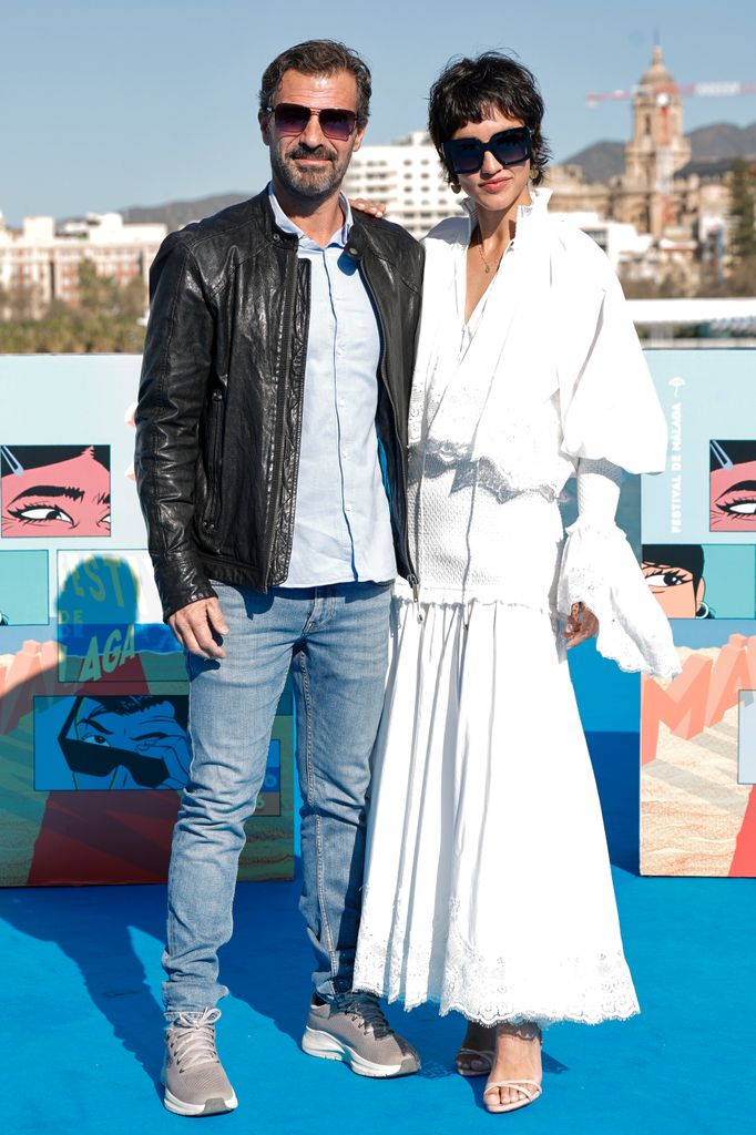 Rodolfo Sancho y Megan Montaner en el photocall de la serie "Entre tierras" en el Festival de Málaga