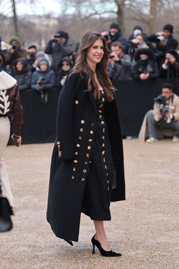 Lynda Carter, la icónica 'Wonder Woman', y su hija deslumbran en la Semana de la Moda de París