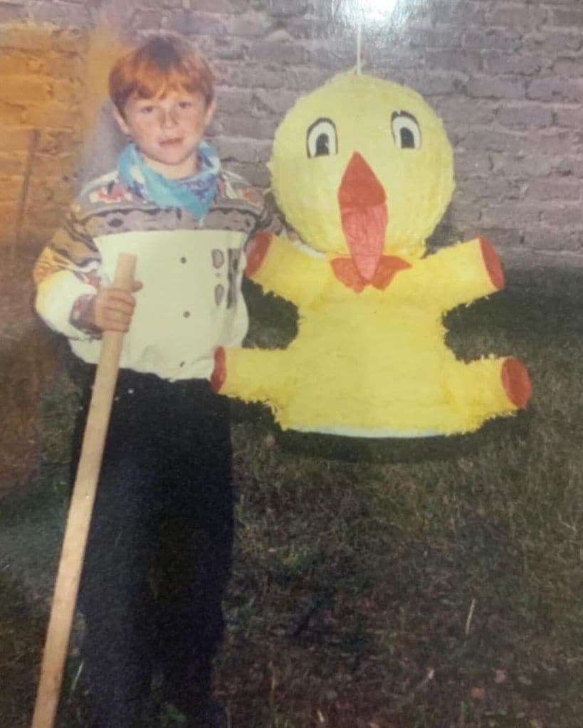 La esposa del boxeador compartió esta tierna foto de su infancia