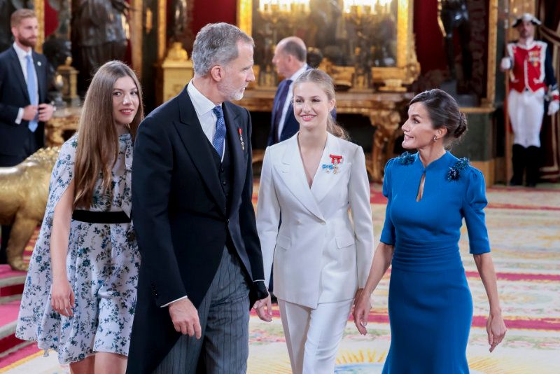 Los Reyes con sus hijas