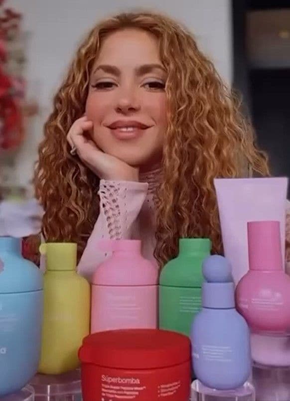 Shakira lanza sus primeros productos de cuidado del cabello
