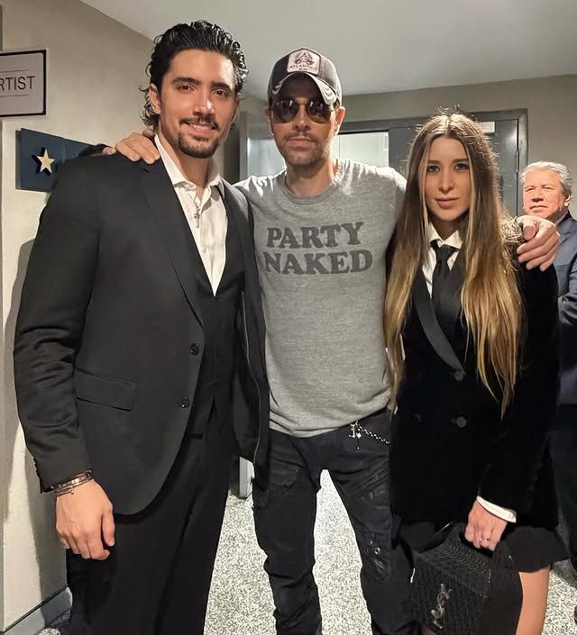 Alex Fernández y su esposa Alexia Hernández asistieron al evento y tuvieron la oportunidad de convivir con Enrique Iglesias