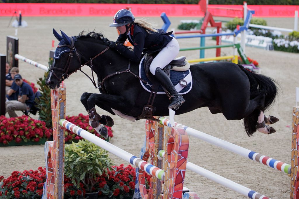 Jessica Mendoza saltando con su caballo In the Air