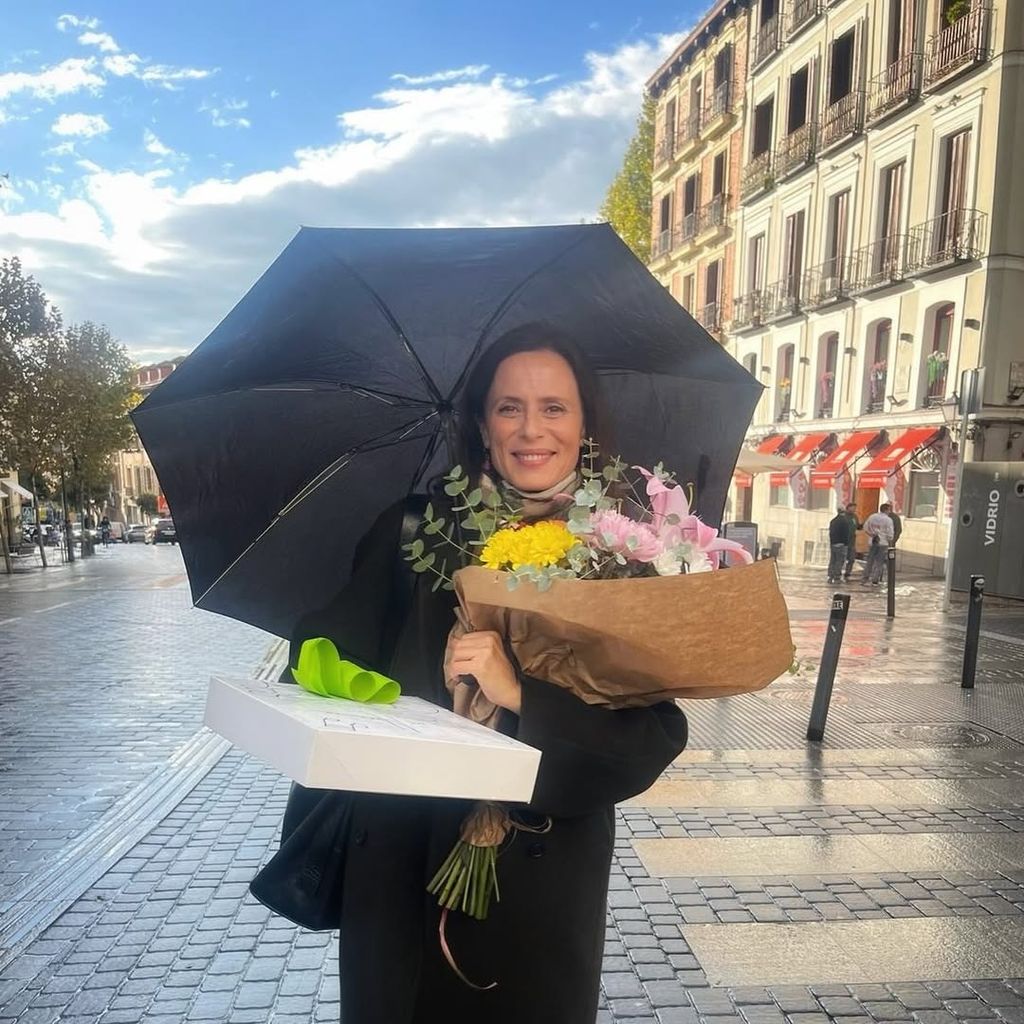 Aitana, posando con los regalos que recibió por su cumpleaños