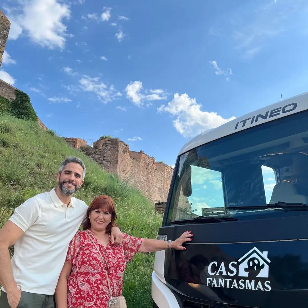 Roberto Leal y su madre Mercedes en una grabacion