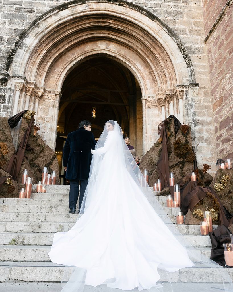 Look de novia de Lorenzo Caprile de invierno