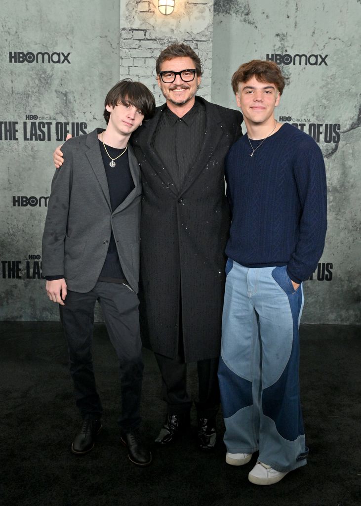 Pedro Pascal, acompañado por sus sobrinos, en la premiere de The Last of Us en Los Ángeles, el 9 de enero de 2023. El actor chileno demostró una vez más que la familia es parte esencial de su vida, también en las grandes citas