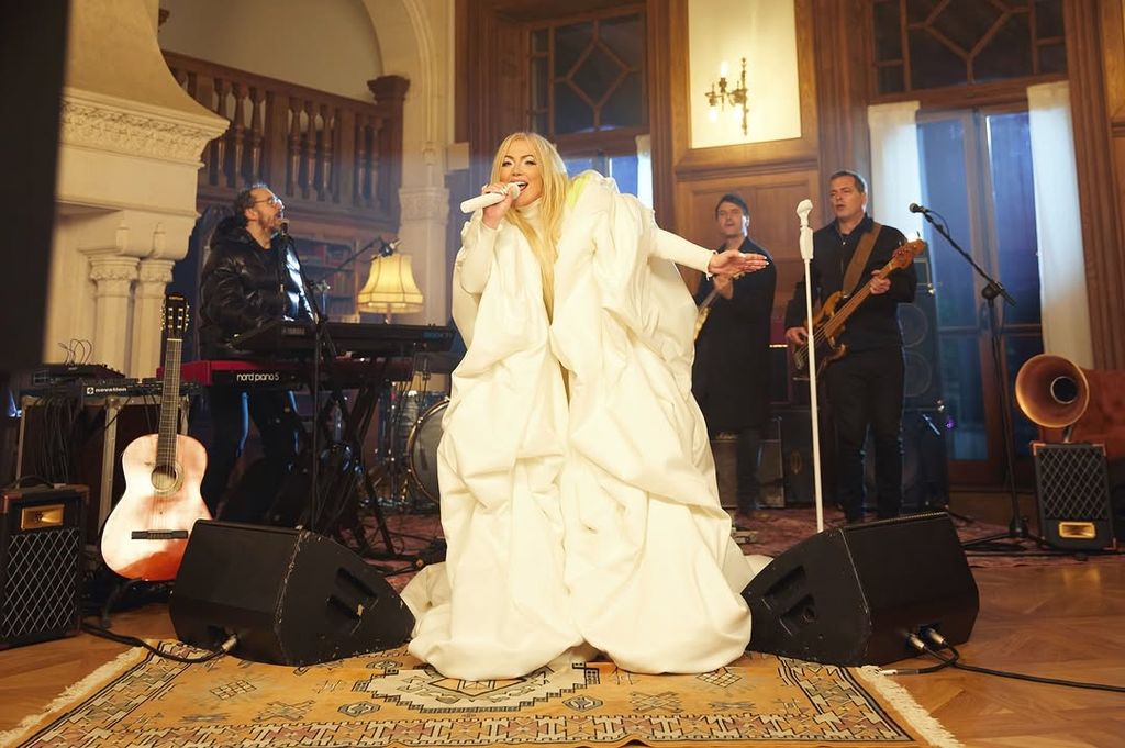 La banda durante su primera actuación tras el regreso de Amaia