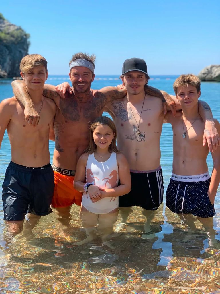 La foto compartida por Victoria con todos sus hijos presentes.