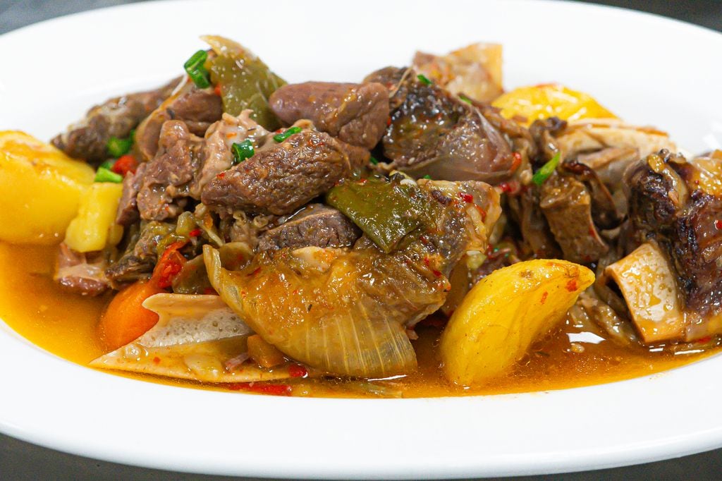 Guiso de carne de chivo