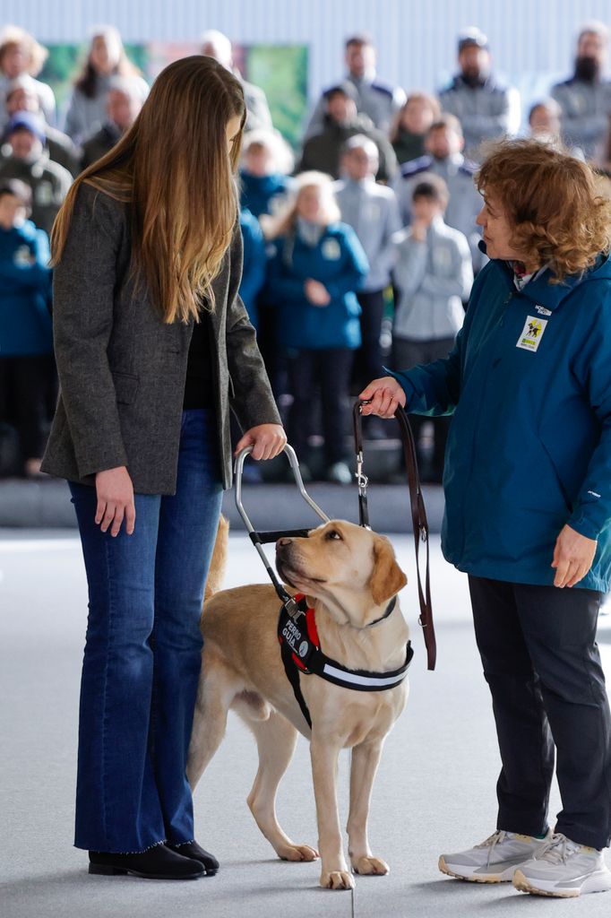 La infanta Sofía en un acto con perros guía de la ONCE