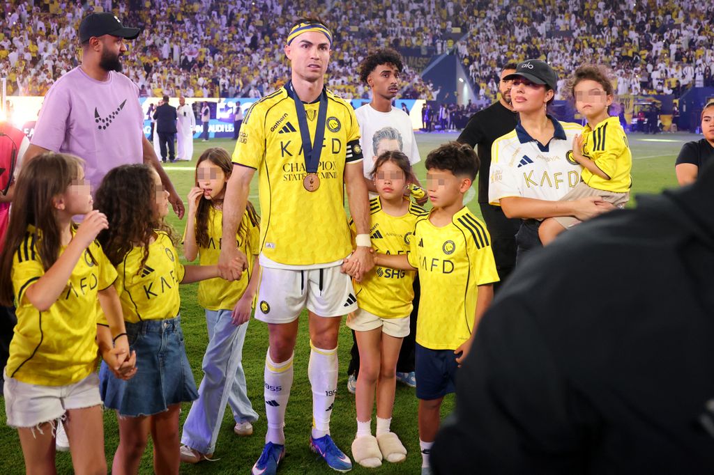 Cristiano Ronaldo estuvo acompañado en su gran noche por su familia