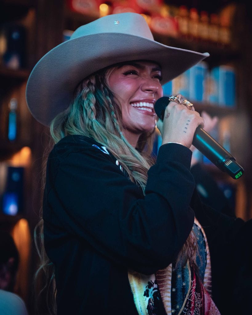 Karol G no dejó de cantar temas icónicos en su fiesta