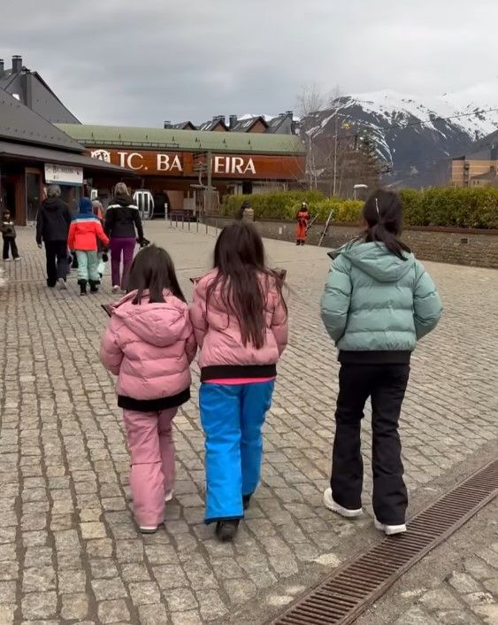 Hijas de Melendi y Julia Nakamatsu
