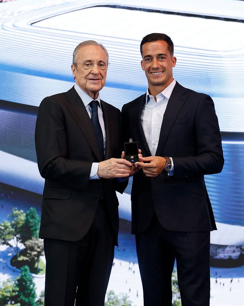 Emotivo acto de homenaje y despedida de Lucas Vázquez