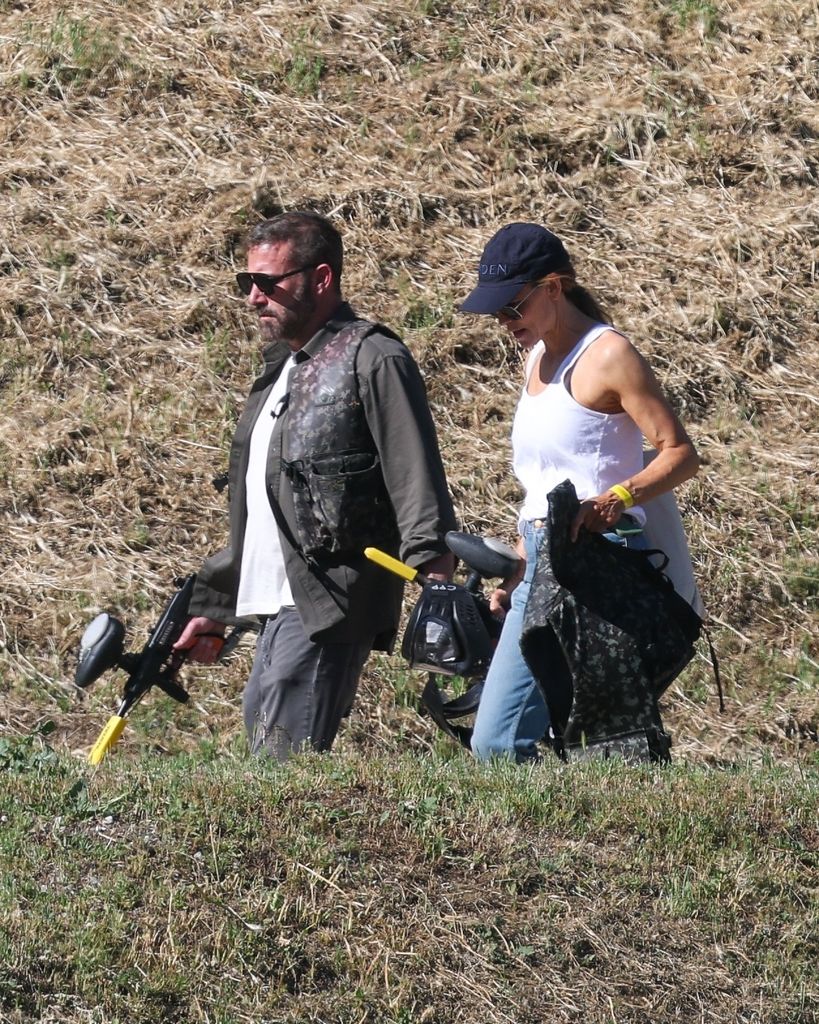 Ben Affleck y Jennifer Garner haciendo un plan familiar por el cumpleaños de su hijo Samnuel en el Combat Paintball Park in Castaic, California