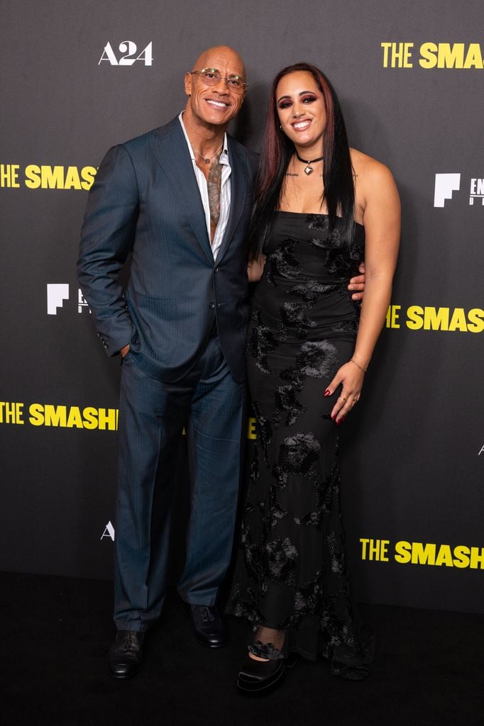 Dwayne Johnson con su hija Ava Raine en el estreno de 'The Smashing Machine' en Londres