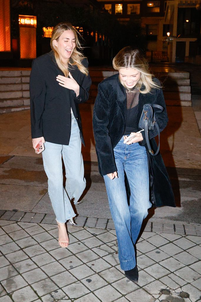 Al mal tiempo, buena cara. Alice Campello disfrutó de una cena en muy buena compañía