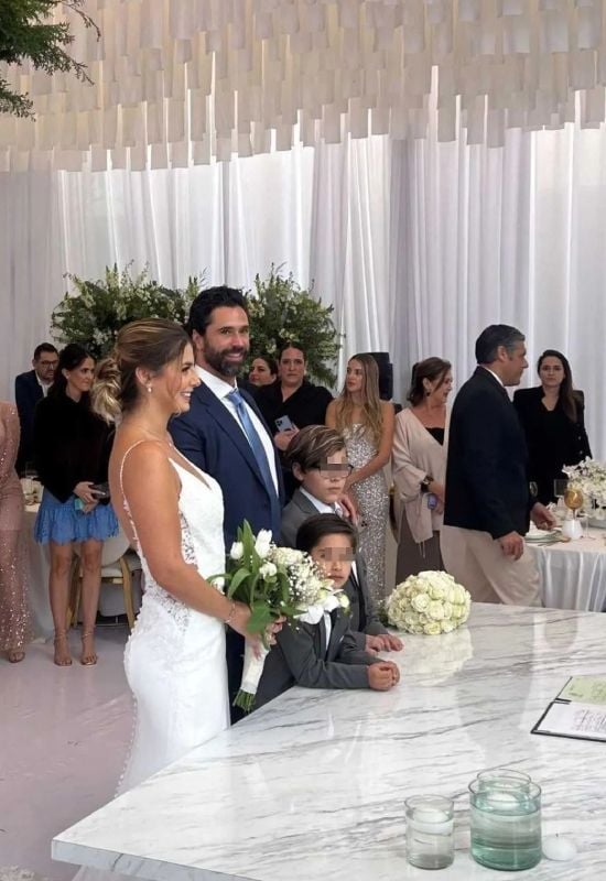En diciembre de 2023, Michelle Renaud y Matías Novoa se daban el 'sí, quiero' es una boda sorpresa e íntima