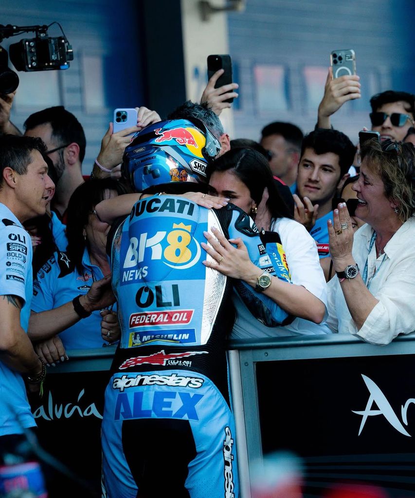 El piloto Álex Márquez y su novia Gabriela